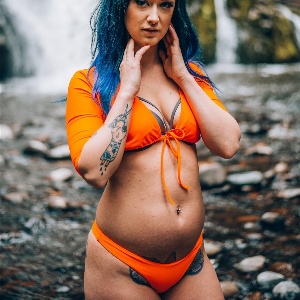 Sleeved two piece suit